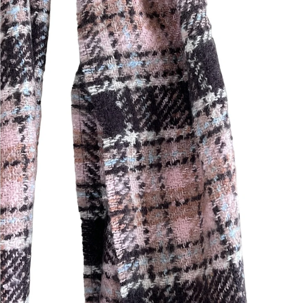 Like new plaid fringe oversized bulky scarf wrap